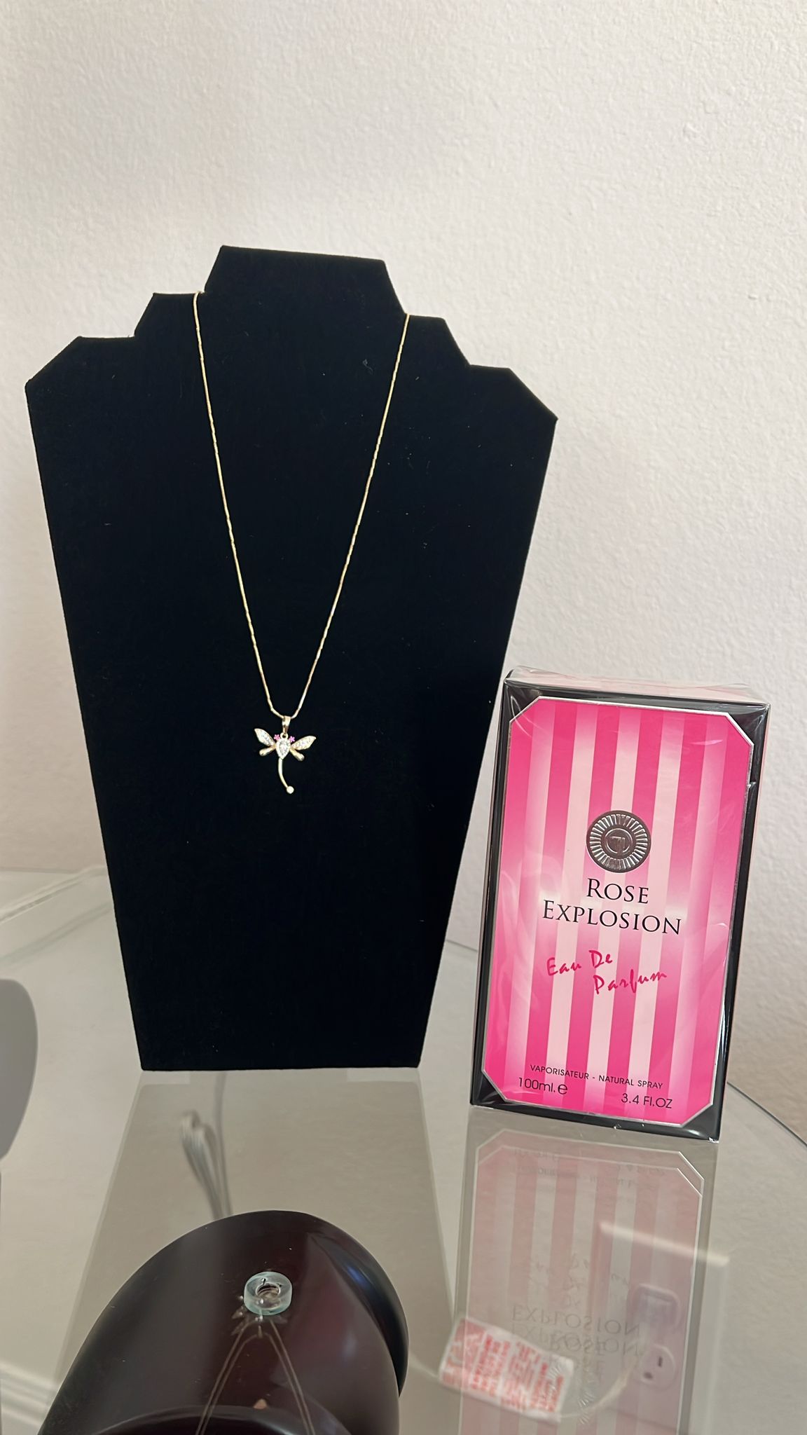Gift Set Rose Explosion Parfum and libélula Necklace